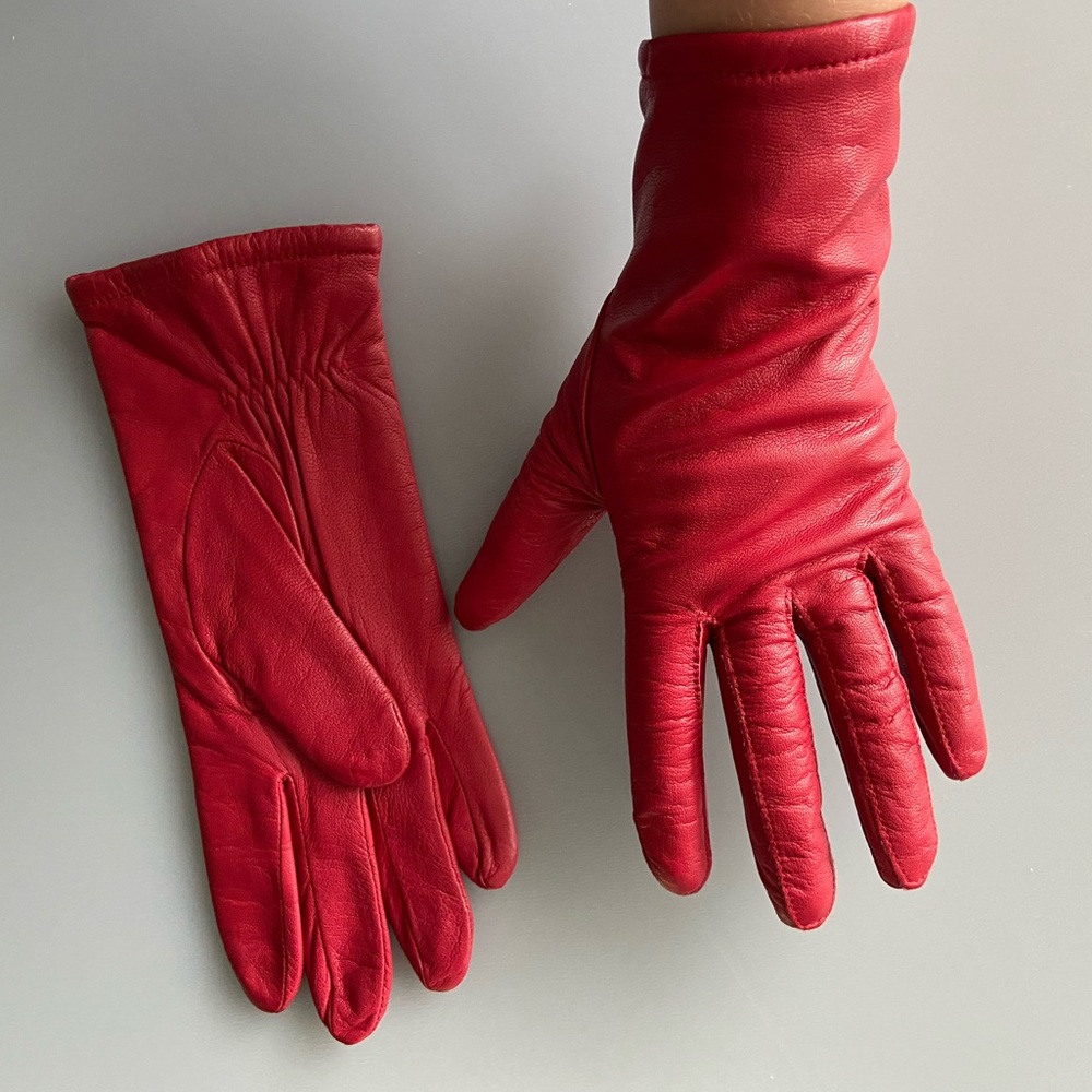 Red women’s leather gloves size xl
